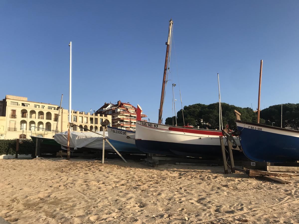 Apartaments Ample Port Marina Palamós Eksteriør bilde